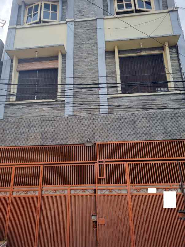 dijual rumah johar baru