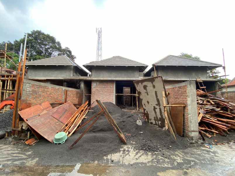 dijual rumah kadirejo purwomartani