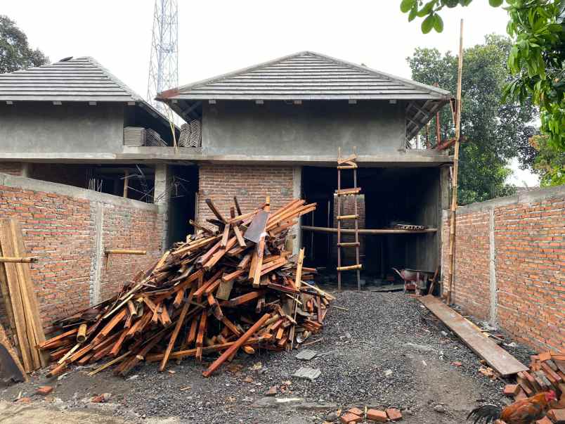 dijual rumah kadirejo purwomartani