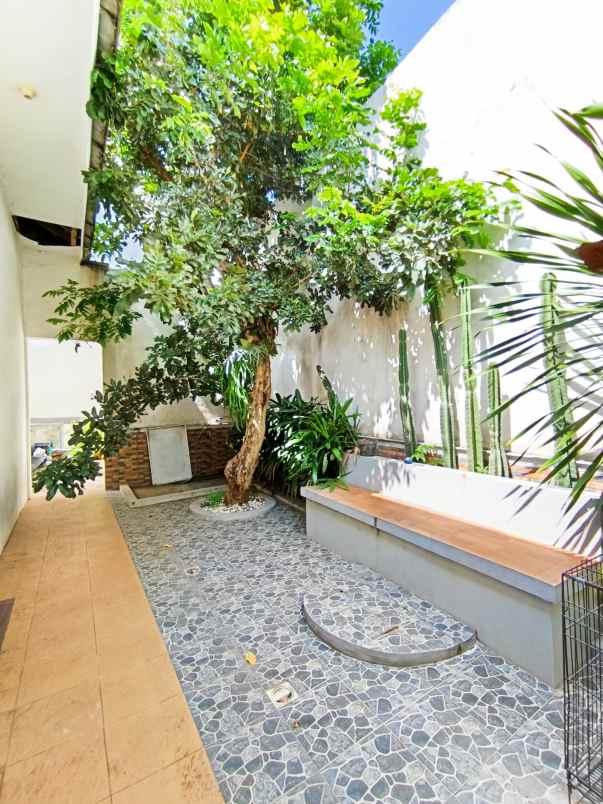 dijual rumah kadisoka