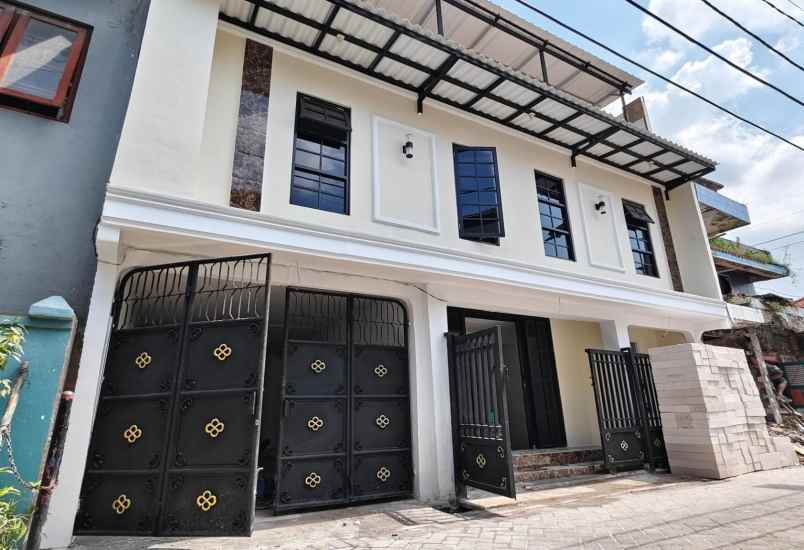 dijual rumah karah