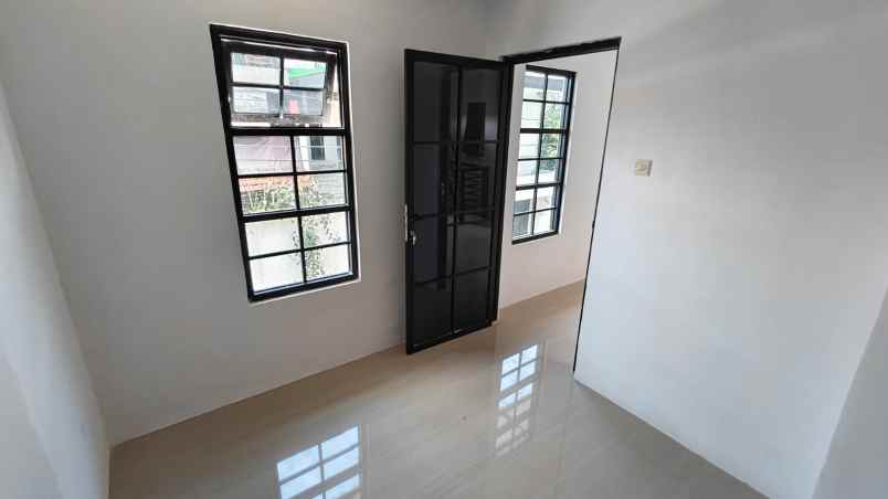 dijual rumah karah