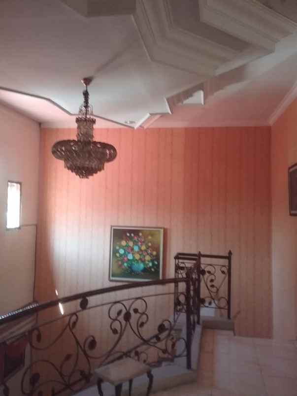 dijual rumah karah