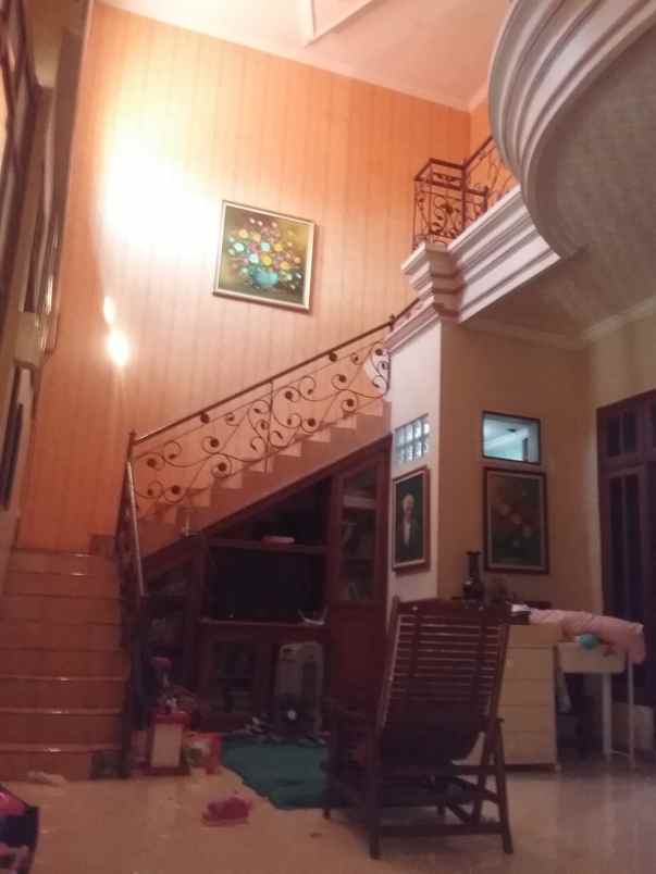 dijual rumah karah
