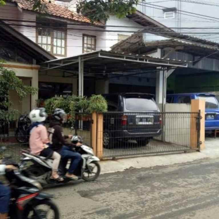 dijual rumah kel gegerkalong kec