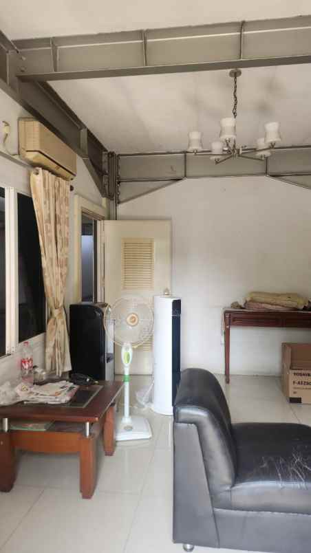 dijual rumah kelapa cengkir kelapa gading