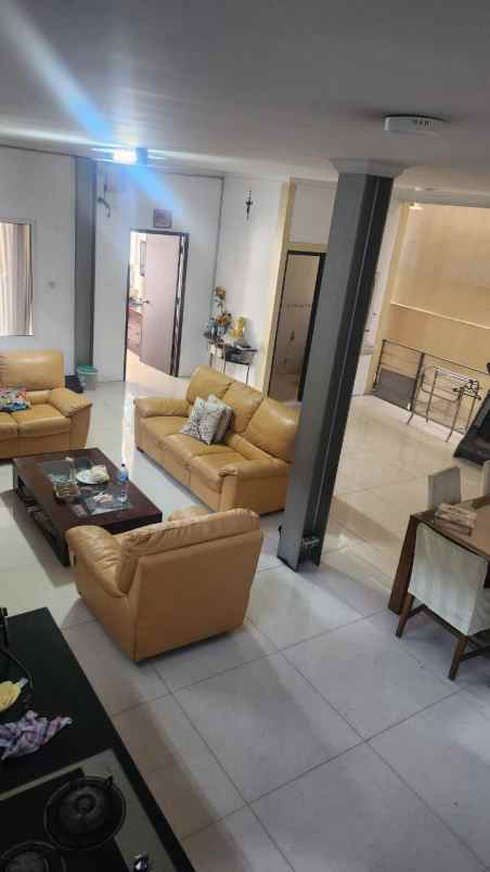 dijual rumah kelapa cengkir kelapa gading