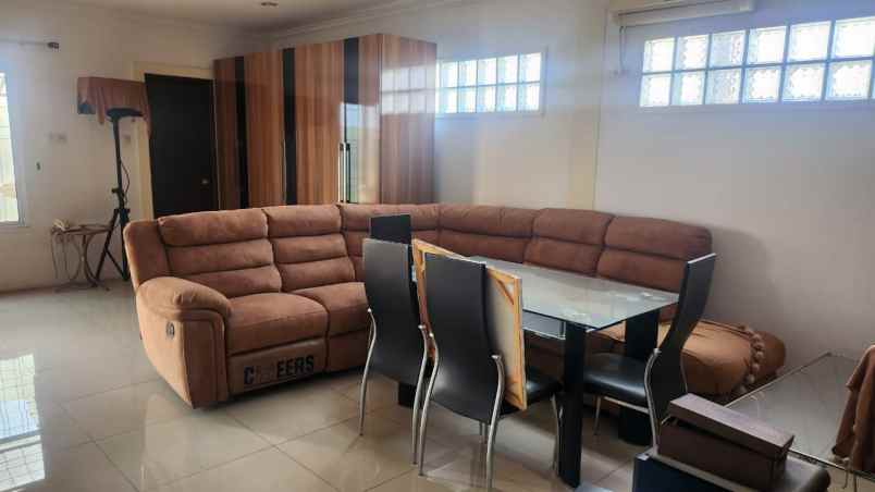 dijual rumah kelapa cengkir kelapa gading