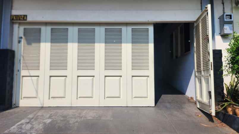 dijual rumah kelapa cengkir kelapa gading