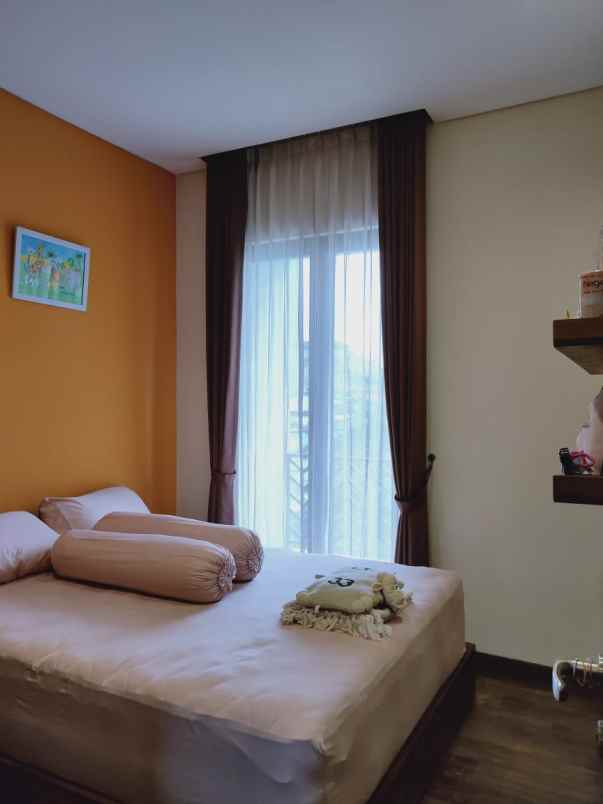 dijual rumah kelapa lilin kelapa gading