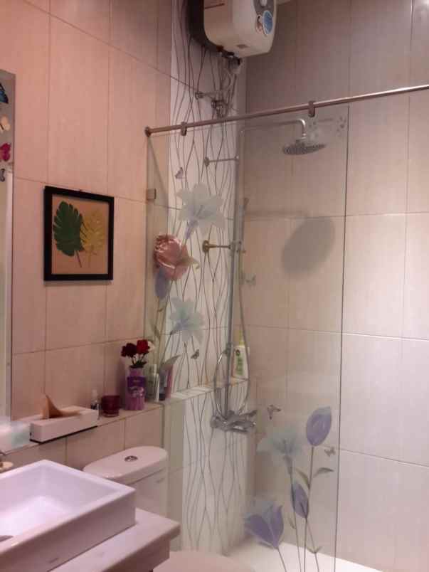 dijual rumah kencana loka 2 bsd serpong