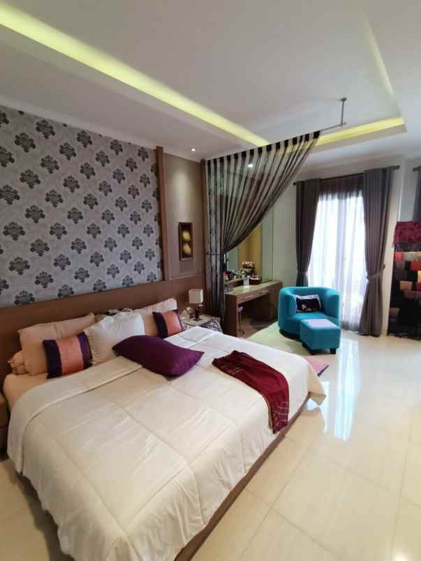 dijual rumah kencana loka 2 bsd serpong