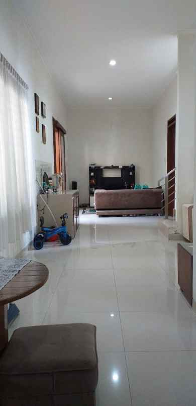 dijual rumah komp permata cisaranten