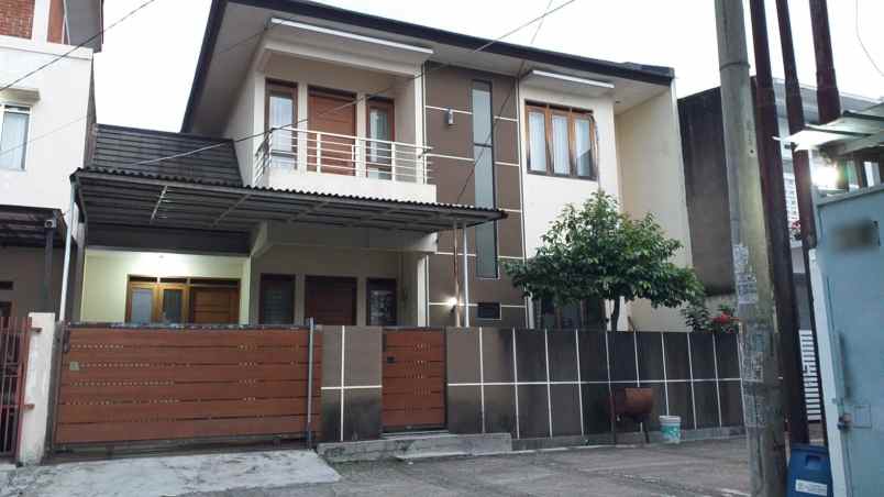 dijual rumah komp permata cisaranten