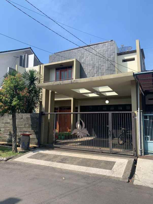 dijual rumah komplek batununggal