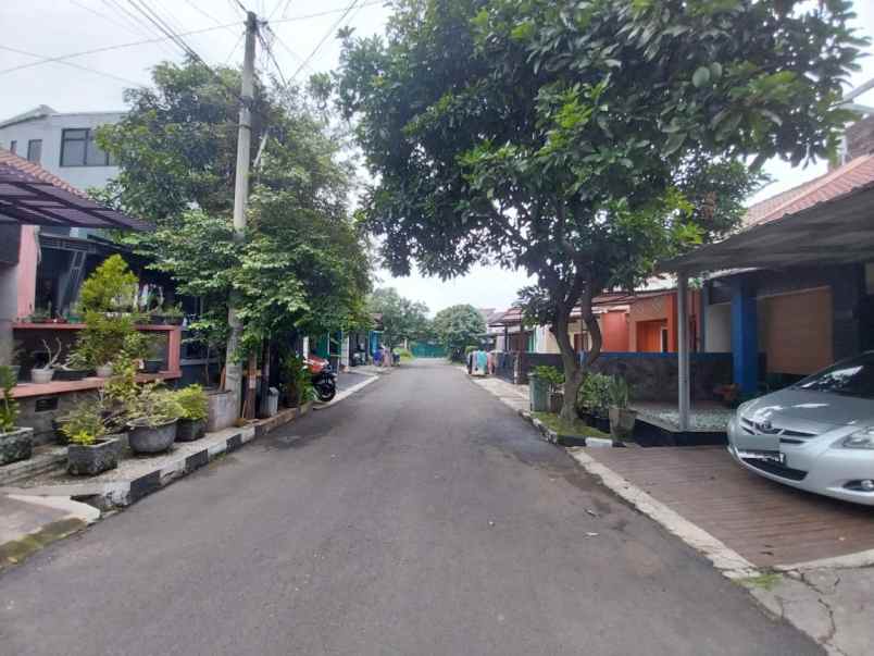 dijual rumah komplek bumi panyawangan