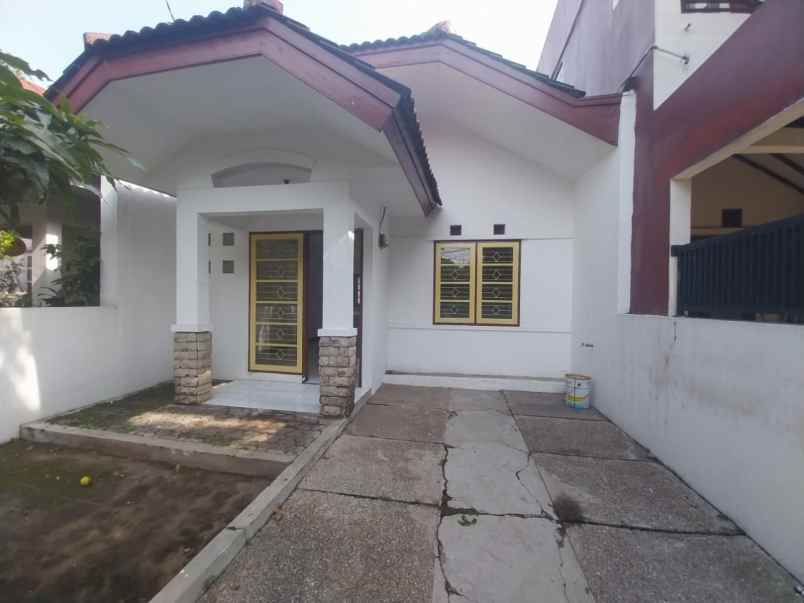 dijual rumah komplek bumi panyawangan