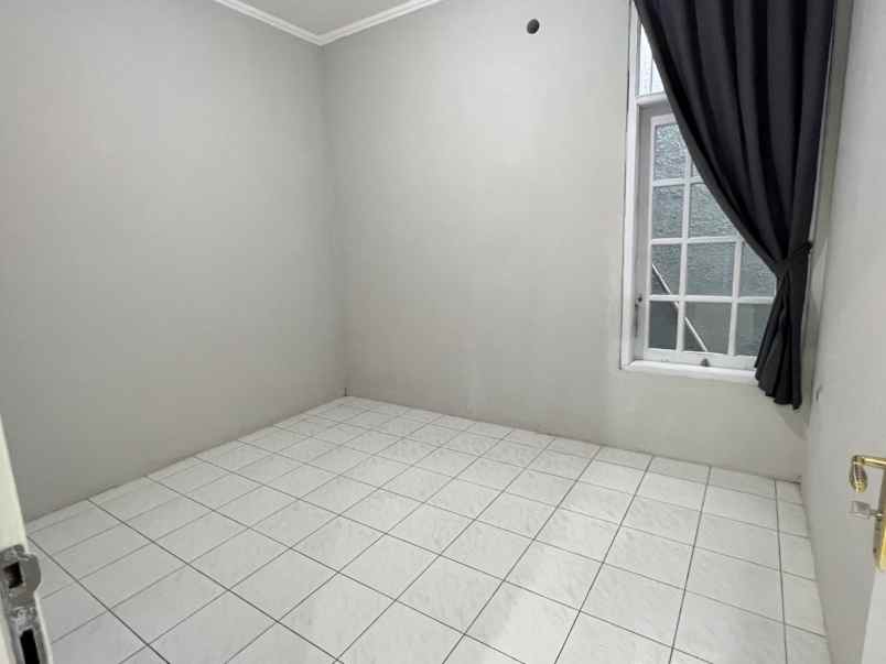 dijual rumah komplek cimone mas kota