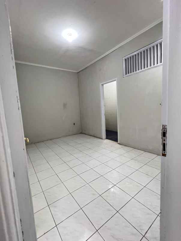 dijual rumah komplek cimone mas kota