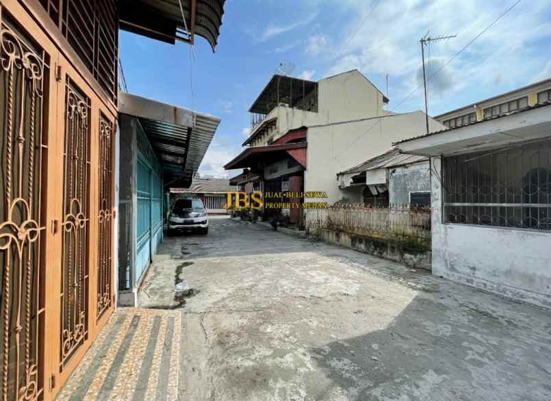 dijual rumah komplek deli indah