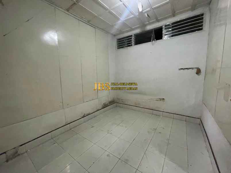 dijual rumah komplek deli indah