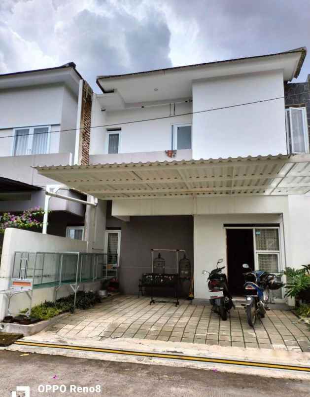 dijual rumah komplek kiarasari asri