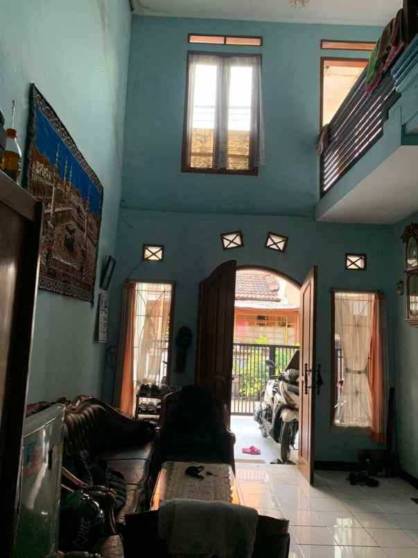 dijual rumah komplek permata biru