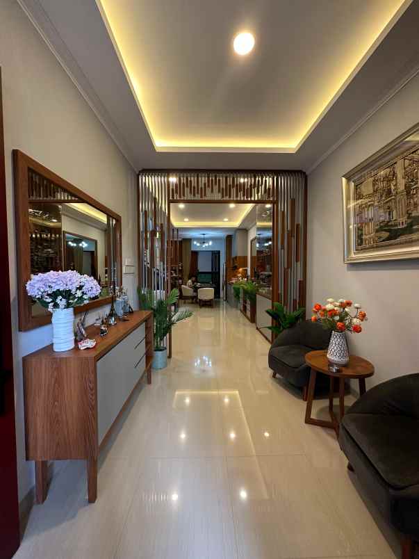 dijual rumah komplek pondok indah