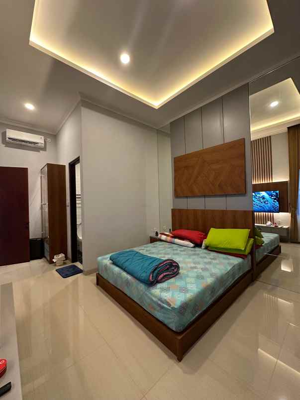 dijual rumah komplek pondok indah