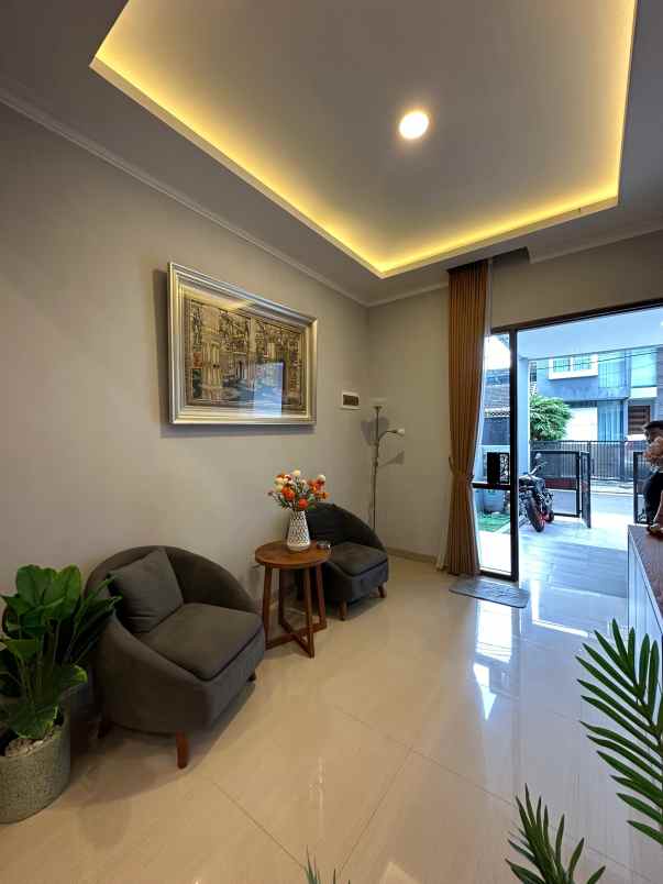 dijual rumah komplek pondok indah