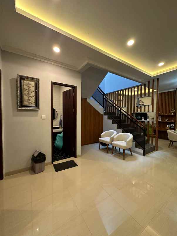 dijual rumah komplek pondok indah