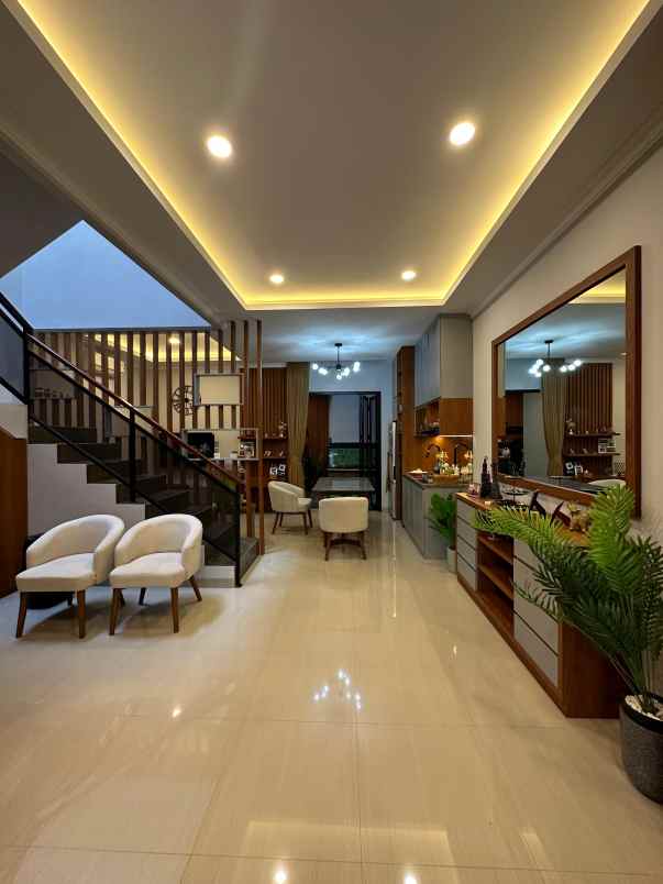 dijual rumah komplek pondok indah