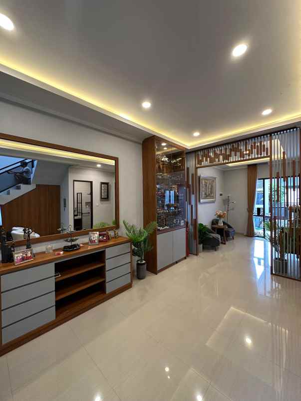 dijual rumah komplek pondok indah