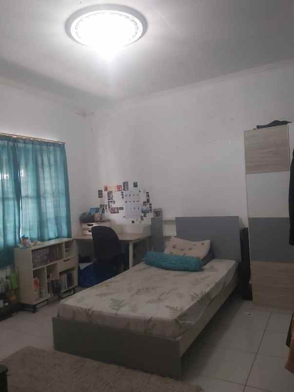 dijual rumah komplek taman melati