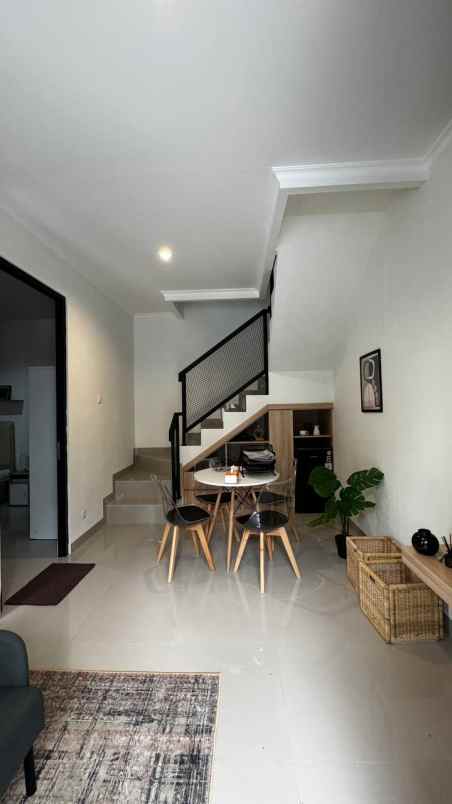 dijual rumah komplek vila dago pamulang