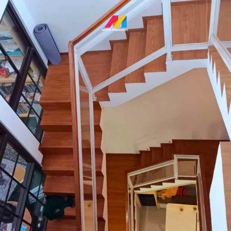 dijual rumah konsep jepang 3 lantai di dago bandung