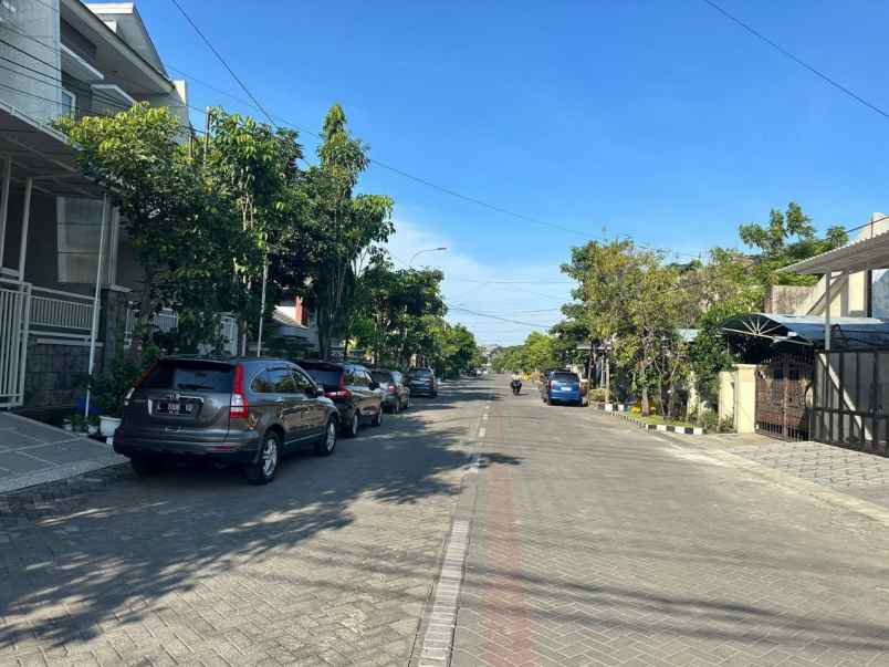 dijual rumah kutisari indah
