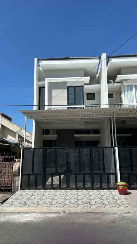 dijual rumah kutisari indah