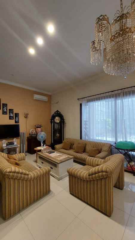 dijual rumah laguna regency kejawan