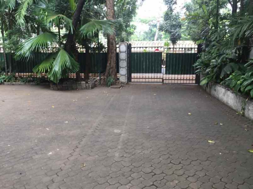 dijual rumah latuharhari