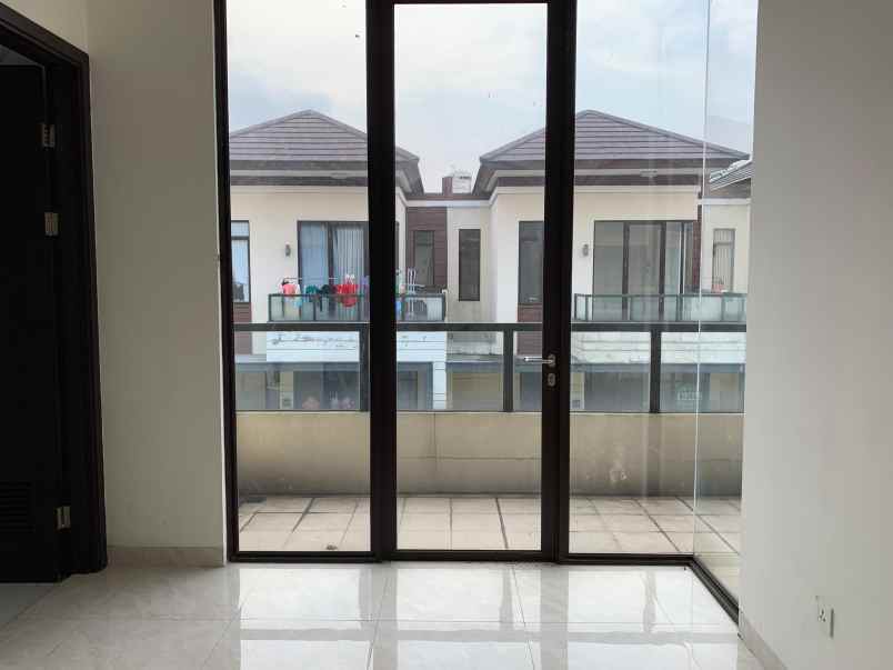dijual rumah lavon swan city cluster