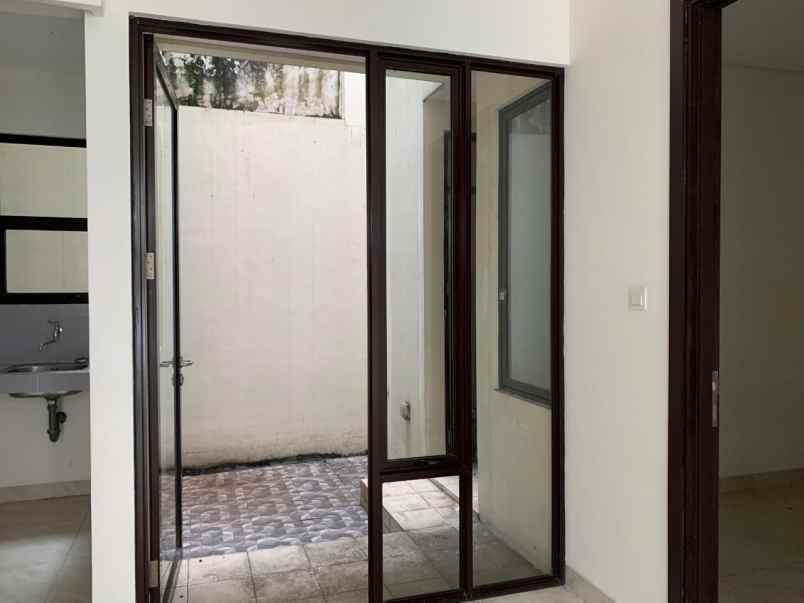 dijual rumah lavon swan city cluster