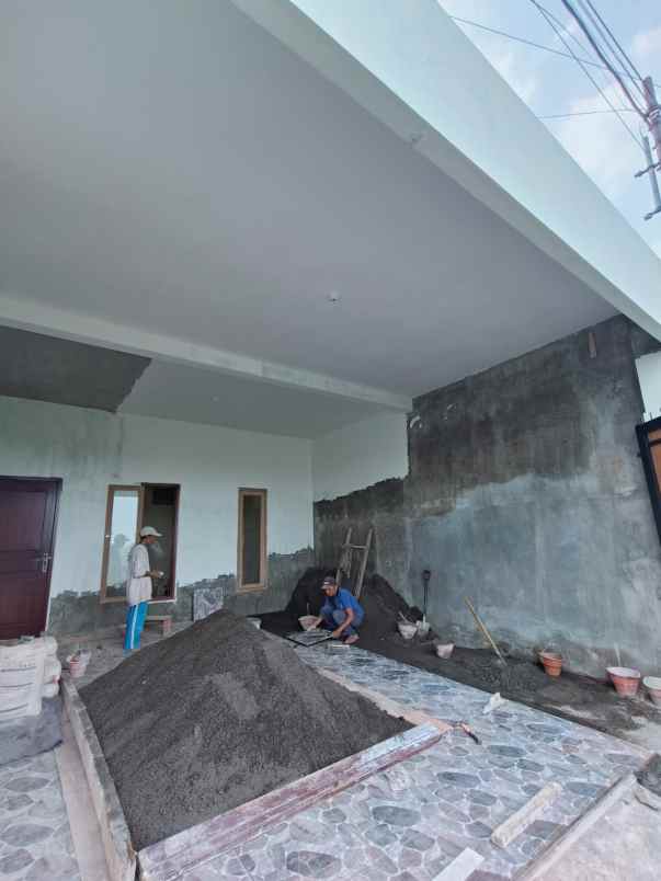 dijual rumah lokasi perumahan karanglo malang