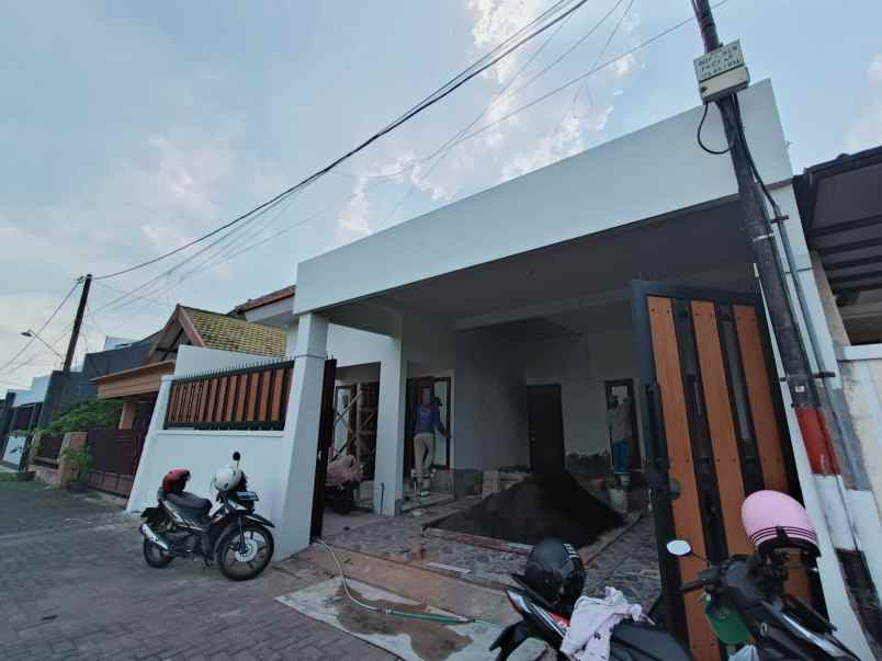 dijual rumah lokasi perumahan karanglo malang