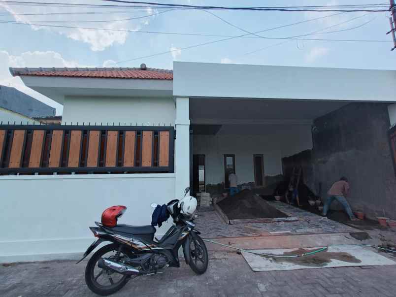 dijual rumah lokasi perumahan karanglo malang