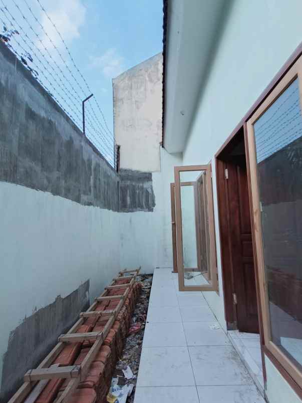 dijual rumah lokasi perumahan karanglo malang