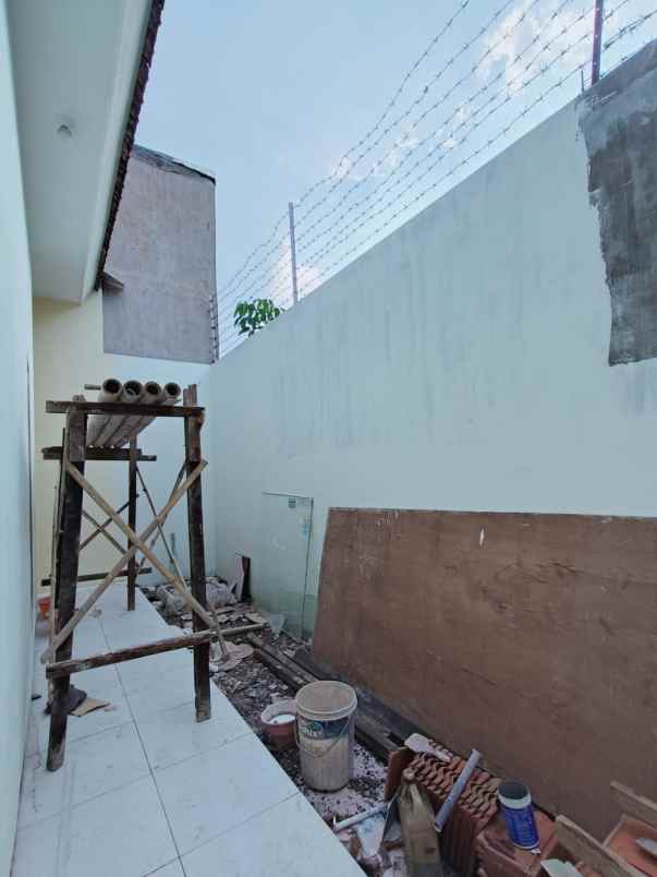 dijual rumah lokasi perumahan karanglo malang