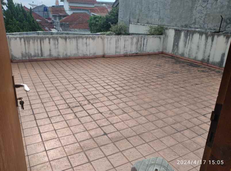 dijual rumah luas terawat di gegerkalong