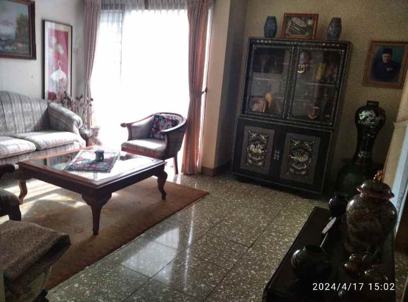 dijual rumah luas terawat di gegerkalong