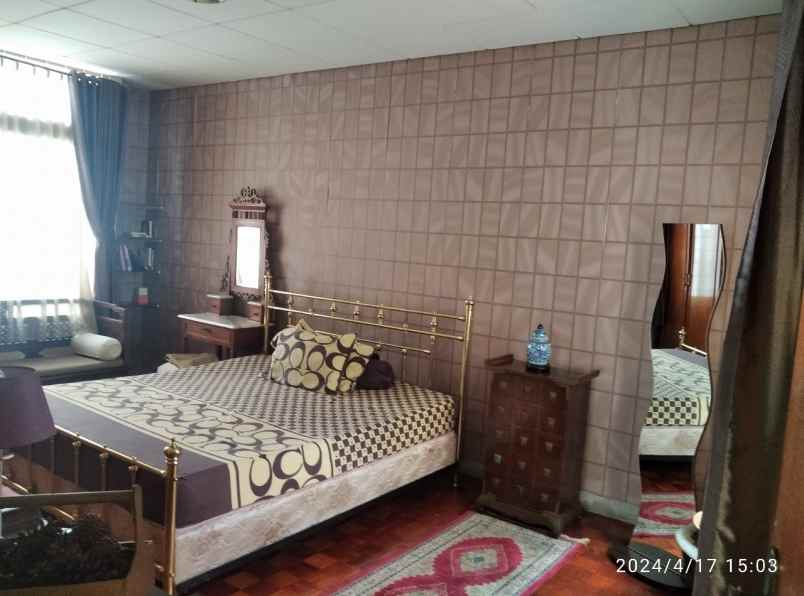 dijual rumah luas terawat di gegerkalong